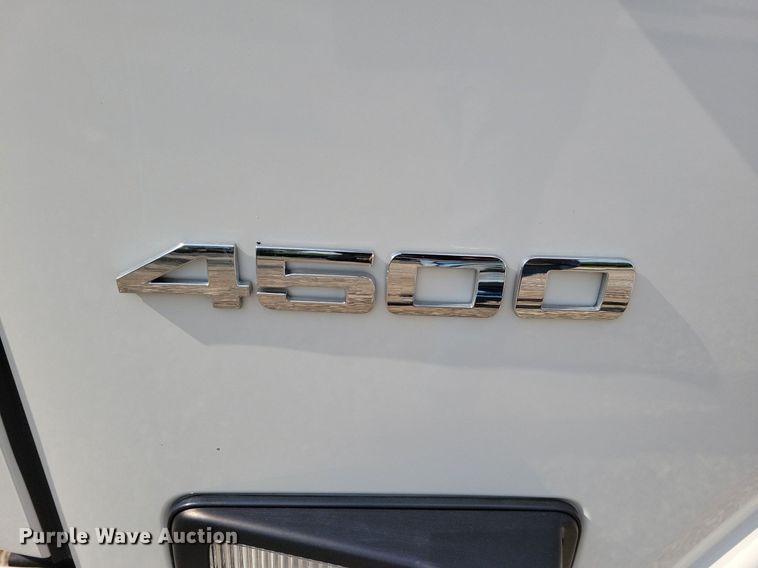 image for item IQ9960 2021 Chevrolet 4500  flatbed truck