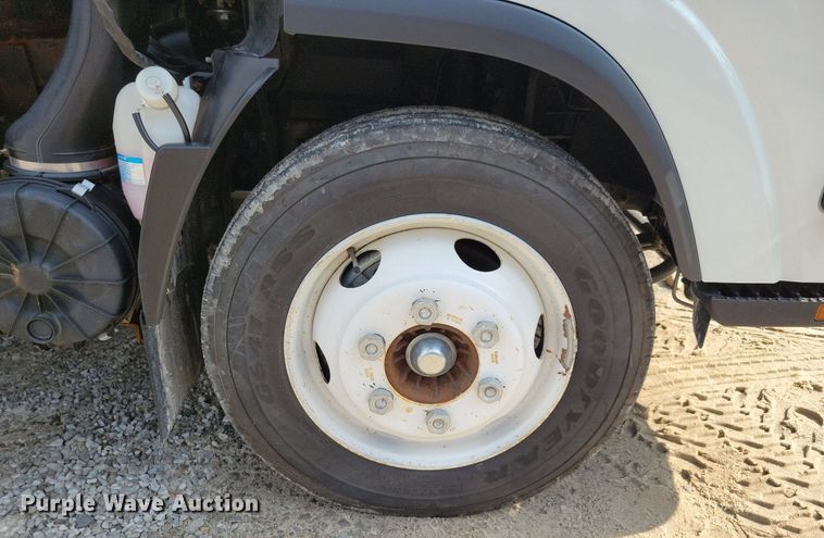 image for item IQ9960 2021 Chevrolet 4500  flatbed truck