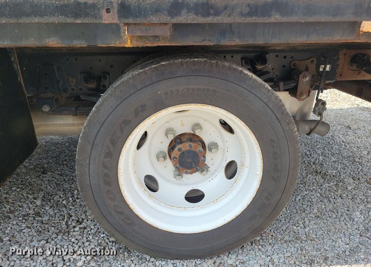 image for item IQ9960 2021 Chevrolet 4500  flatbed truck