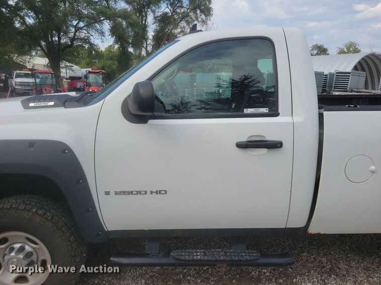 image for item IQ9961 2009 Chevrolet Silverado 2500HD  pickup truck