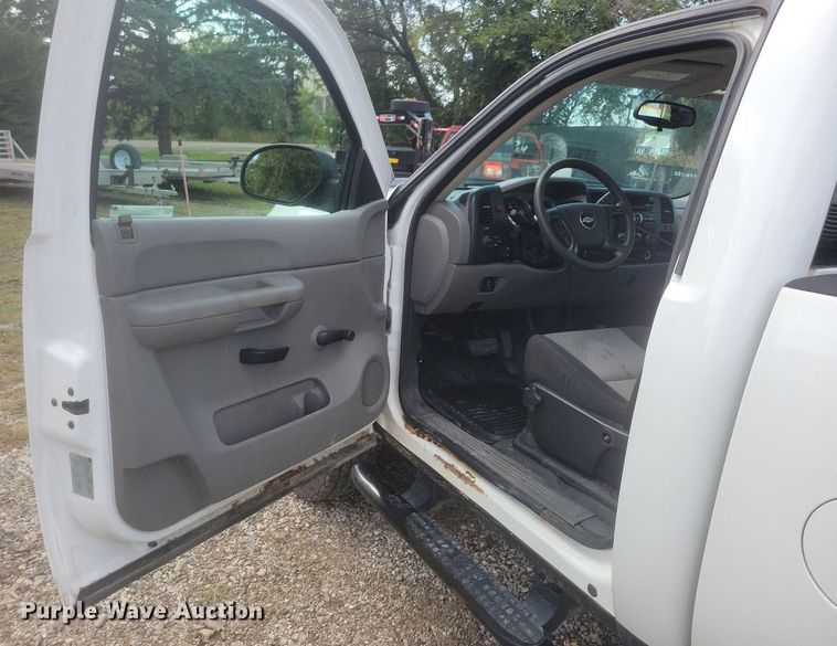 image for item IQ9961 2009 Chevrolet Silverado 2500HD  pickup truck