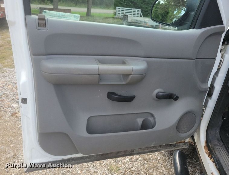 image for item IQ9961 2009 Chevrolet Silverado 2500HD  pickup truck