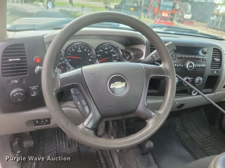 image for item IQ9961 2009 Chevrolet Silverado 2500HD  pickup truck