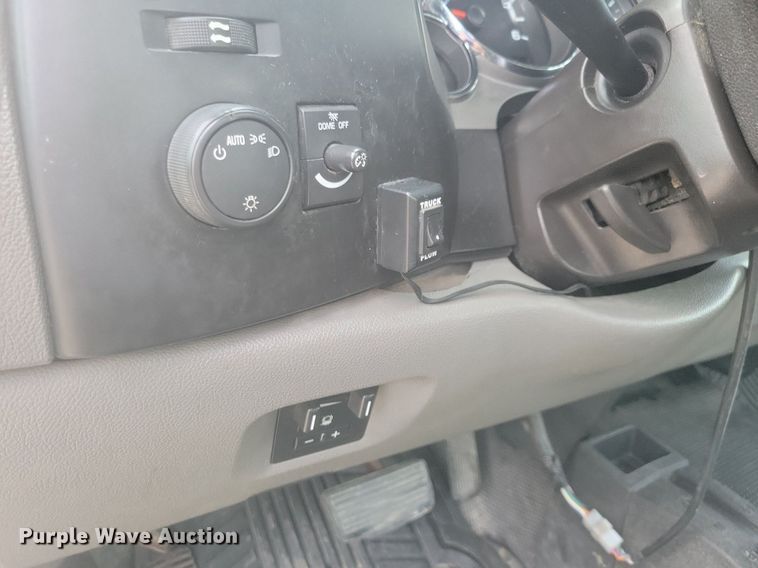 image for item IQ9961 2009 Chevrolet Silverado 2500HD  pickup truck