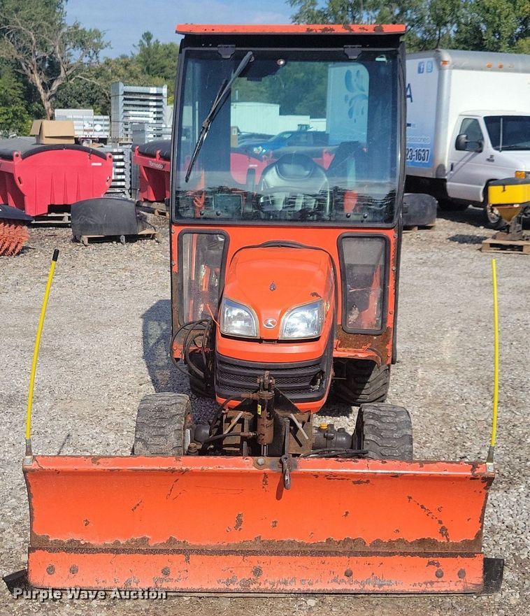 image for item IQ9962 Kubota BX2370  MFWD tractor