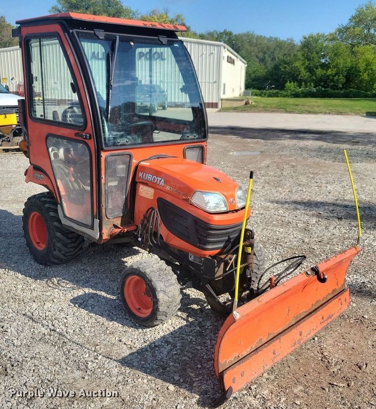 image for item IQ9962 Kubota BX2370  MFWD tractor