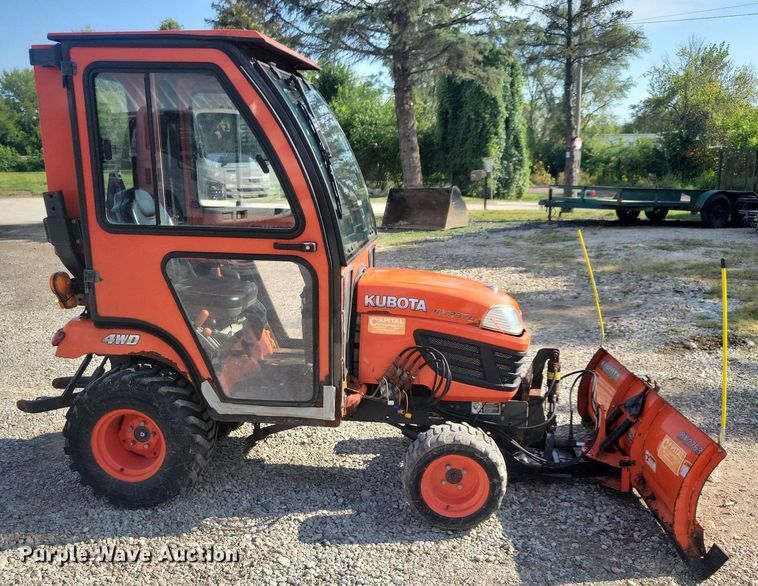 image for item IQ9962 Kubota BX2370  MFWD tractor