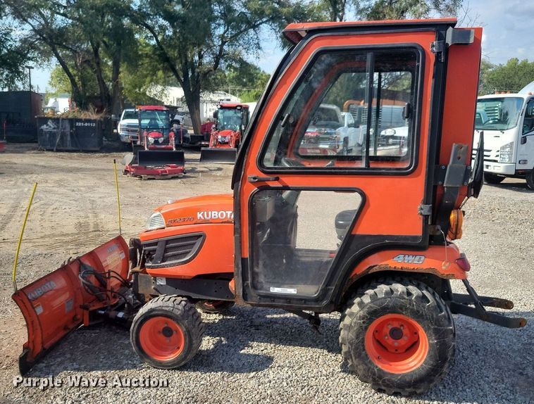 image for item IQ9962 Kubota BX2370  MFWD tractor