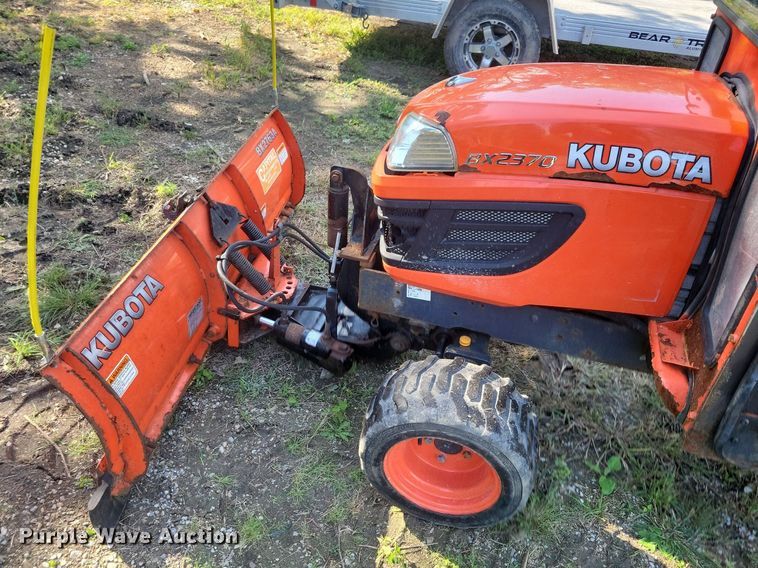 image for item IQ9962 Kubota BX2370  MFWD tractor
