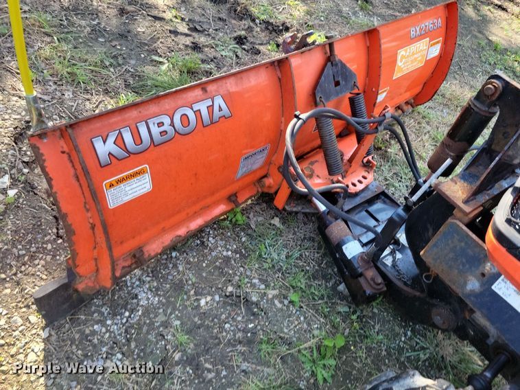 image for item IQ9962 Kubota BX2370  MFWD tractor