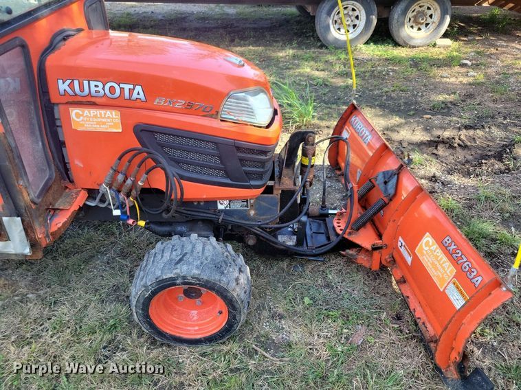 image for item IQ9962 Kubota BX2370  MFWD tractor