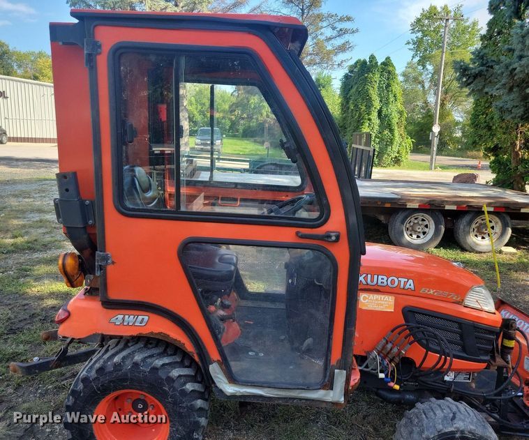 image for item IQ9962 Kubota BX2370  MFWD tractor