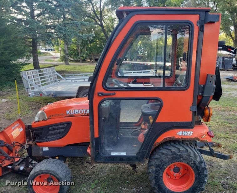 image for item IQ9962 Kubota BX2370  MFWD tractor