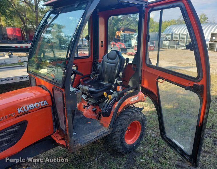 image for item IQ9962 Kubota BX2370  MFWD tractor