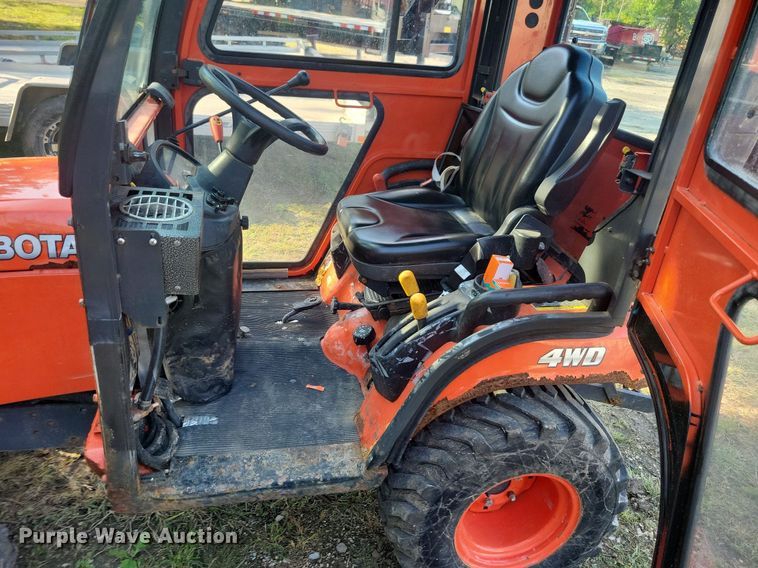 image for item IQ9962 Kubota BX2370  MFWD tractor