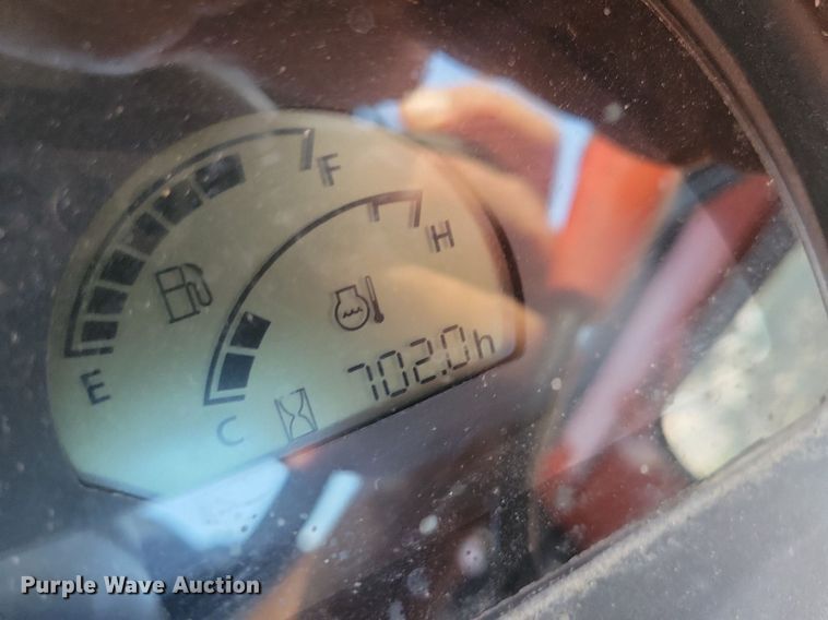 image for item IQ9962 Kubota BX2370  MFWD tractor