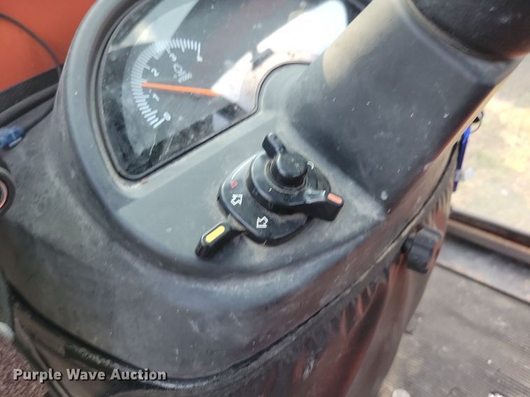 image for item IQ9962 Kubota BX2370  MFWD tractor