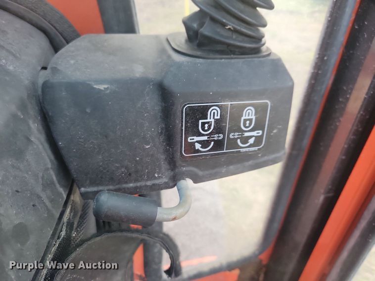 image for item IQ9962 Kubota BX2370  MFWD tractor