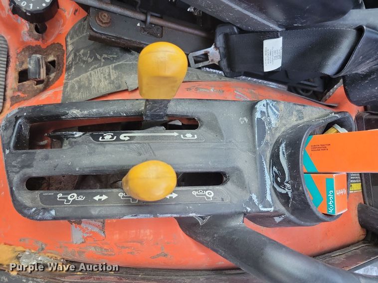 image for item IQ9962 Kubota BX2370  MFWD tractor