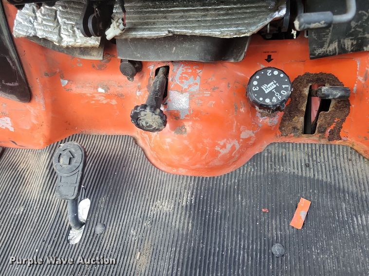 image for item IQ9962 Kubota BX2370  MFWD tractor