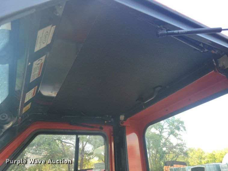 image for item IQ9962 Kubota BX2370  MFWD tractor