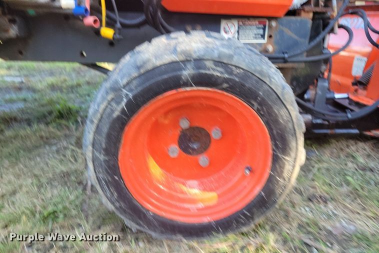 image for item IQ9962 Kubota BX2370  MFWD tractor