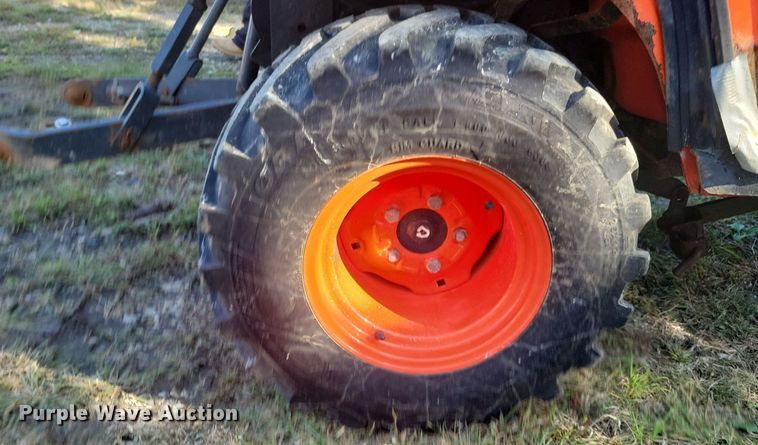 image for item IQ9962 Kubota BX2370  MFWD tractor