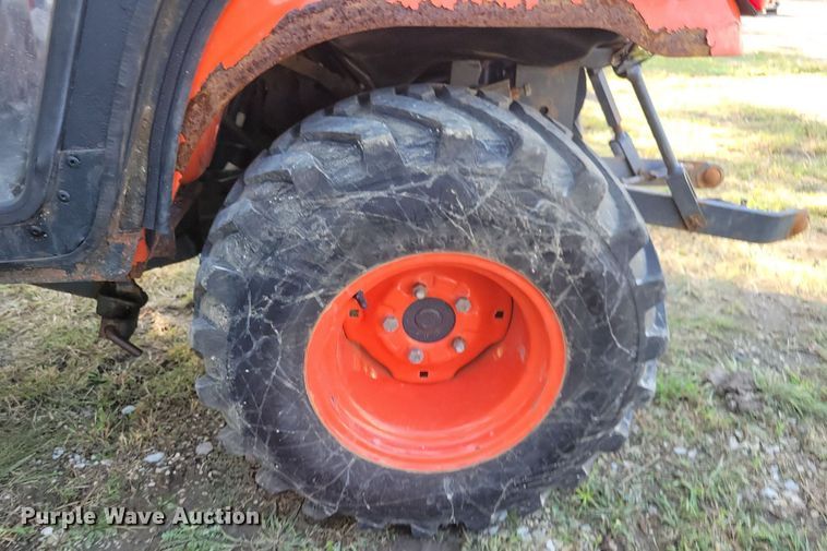 image for item IQ9962 Kubota BX2370  MFWD tractor