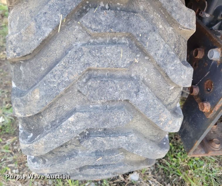 image for item IQ9962 Kubota BX2370  MFWD tractor