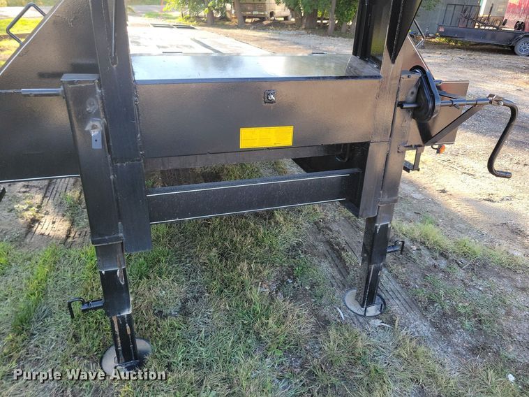 image for item IQ9963 2021 Mac-lander 29GTDWC  equipment trailer