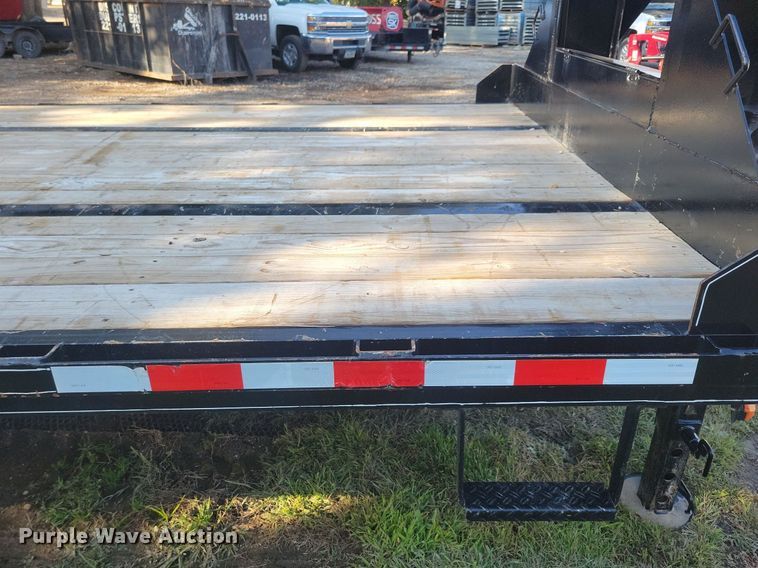 image for item IQ9963 2021 Mac-lander 29GTDWC  equipment trailer