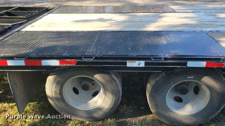 image for item IQ9963 2021 Mac-lander 29GTDWC  equipment trailer