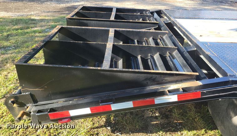 image for item IQ9963 2021 Mac-lander 29GTDWC  equipment trailer