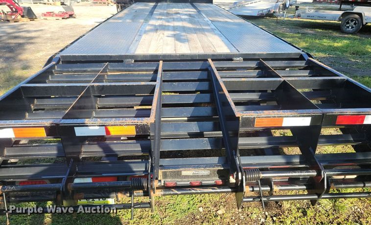 image for item IQ9963 2021 Mac-lander 29GTDWC  equipment trailer