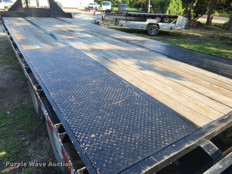 image for item IQ9963 2021 Mac-lander 29GTDWC  equipment trailer