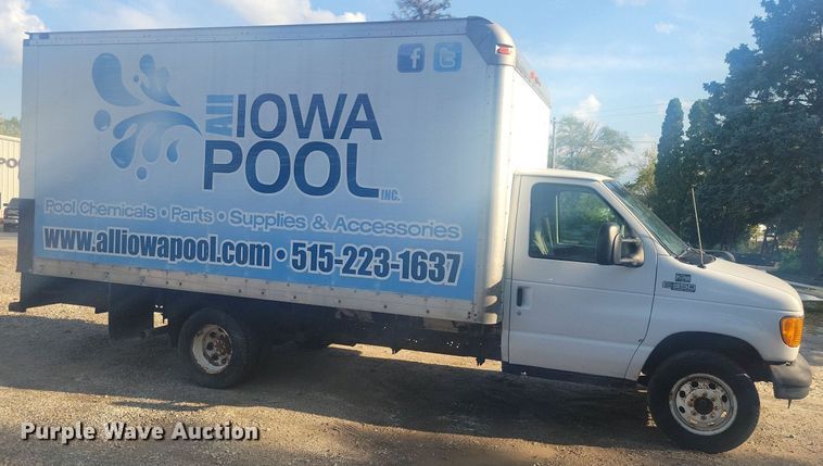 image for item IQ9964 2005 Ford E350 Super Duty  box truck