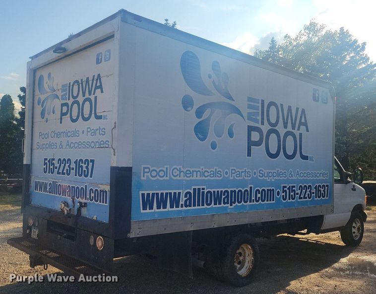 image for item IQ9964 2005 Ford E350 Super Duty  box truck