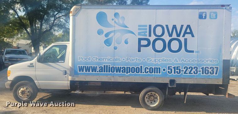 image for item IQ9964 2005 Ford E350 Super Duty  box truck