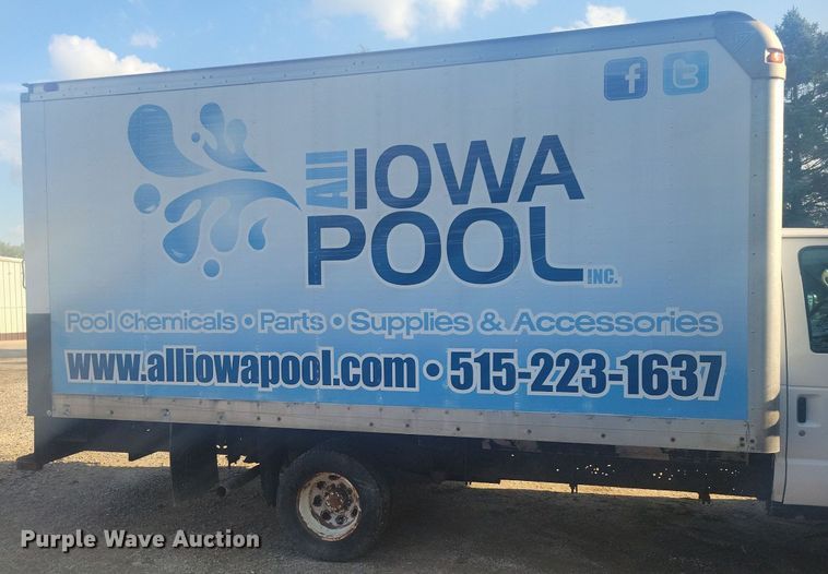 image for item IQ9964 2005 Ford E350 Super Duty  box truck