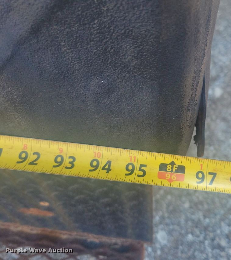 image for item IQ9964 2005 Ford E350 Super Duty  box truck