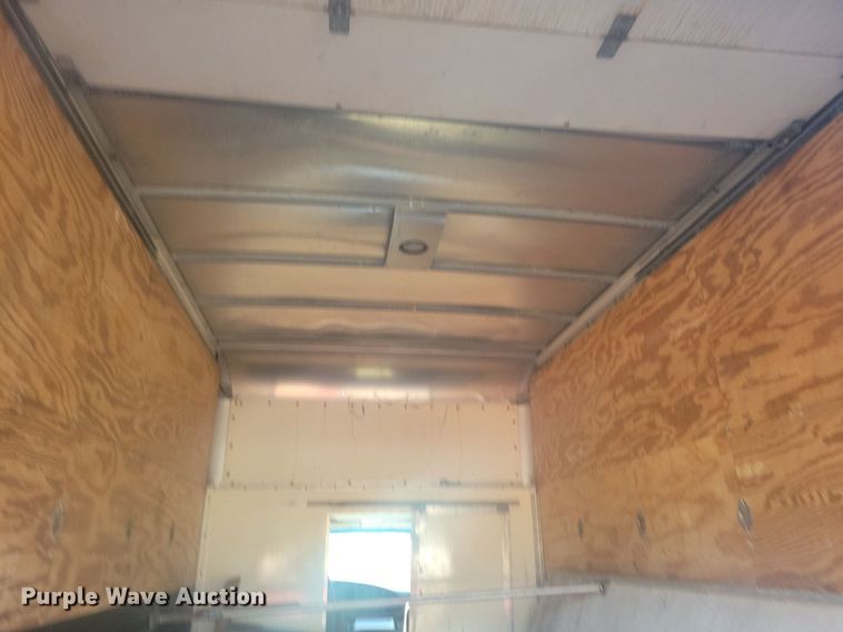 image for item IQ9964 2005 Ford E350 Super Duty  box truck