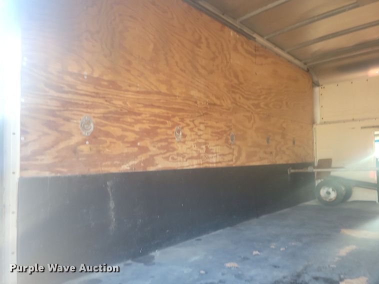 image for item IQ9964 2005 Ford E350 Super Duty  box truck