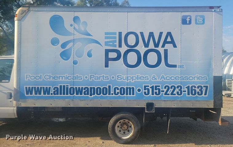 image for item IQ9964 2005 Ford E350 Super Duty  box truck