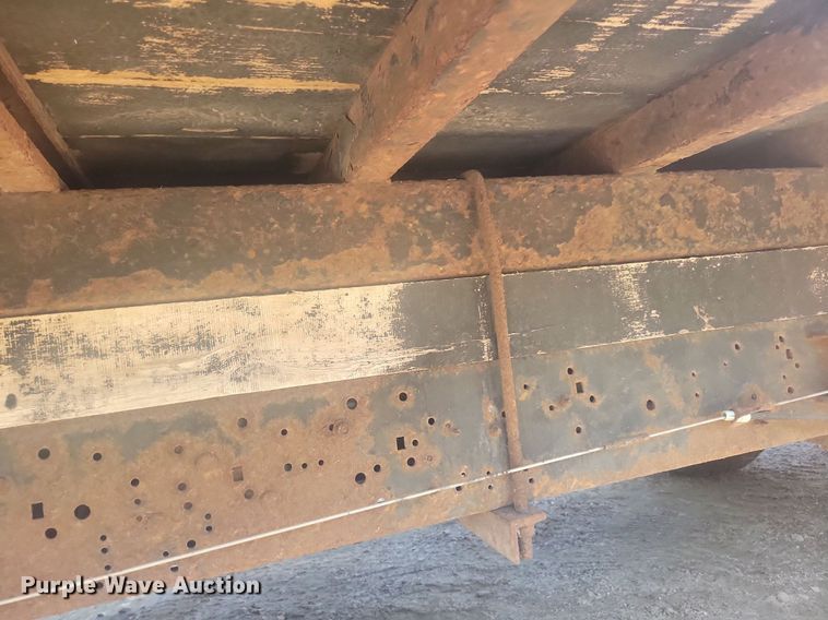 image for item IQ9964 2005 Ford E350 Super Duty  box truck