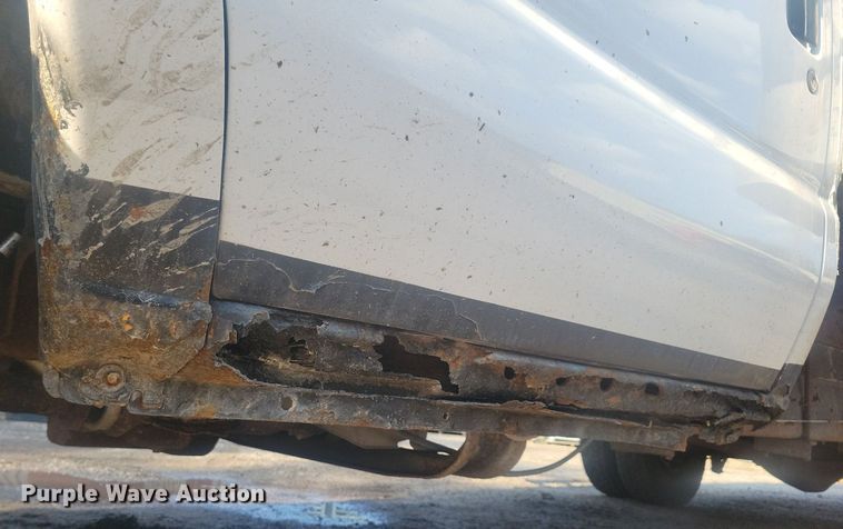 image for item IQ9964 2005 Ford E350 Super Duty  box truck