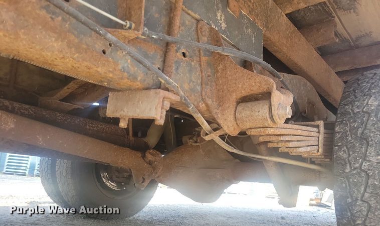 image for item IQ9964 2005 Ford E350 Super Duty  box truck