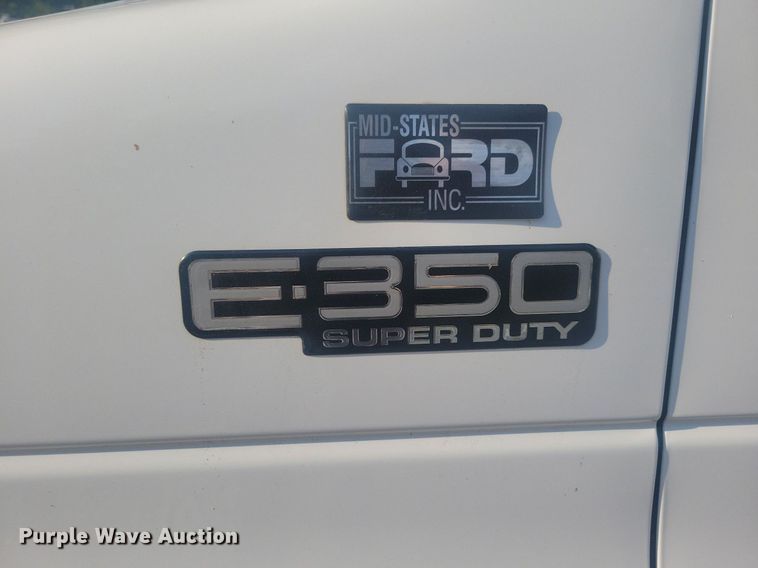 image for item IQ9964 2005 Ford E350 Super Duty  box truck