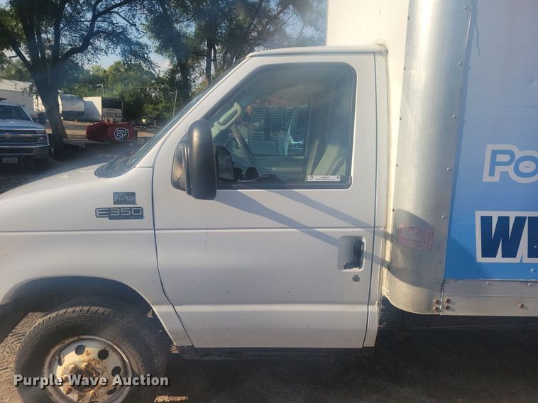 image for item IQ9964 2005 Ford E350 Super Duty  box truck