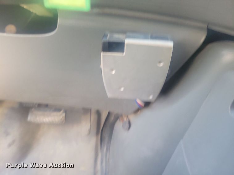 image for item IQ9964 2005 Ford E350 Super Duty  box truck