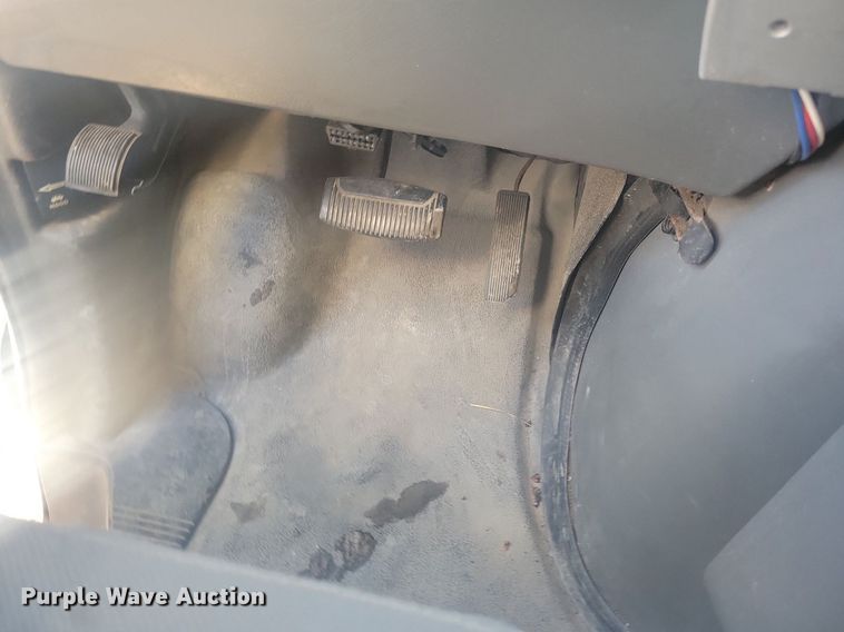 image for item IQ9964 2005 Ford E350 Super Duty  box truck